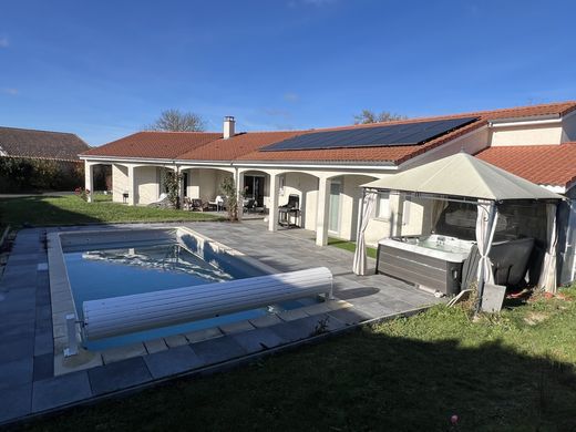 Luxus-Haus in Monistrol-sur-Loire, Haute-Loire