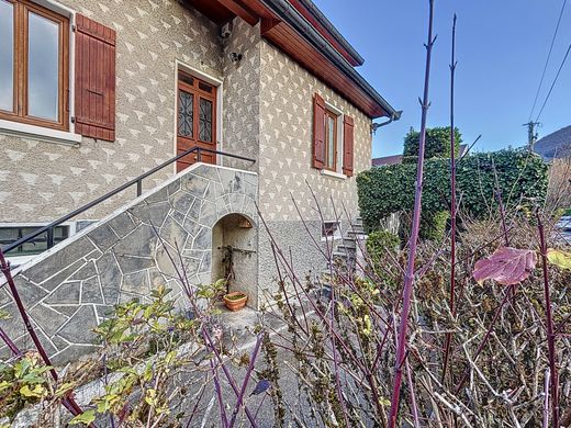 Luxus-Haus in Annecy, Haute-Savoie