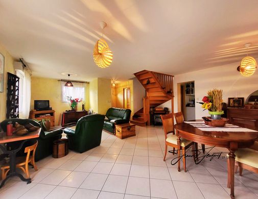 Luxus-Haus in Seynod, Haute-Savoie