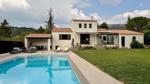 Villa in Châteauneuf-le-Rouge, Bouches-du-Rhône