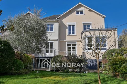 Luxury home in Saint-Cyr-sur-Loire, Indre and Loire