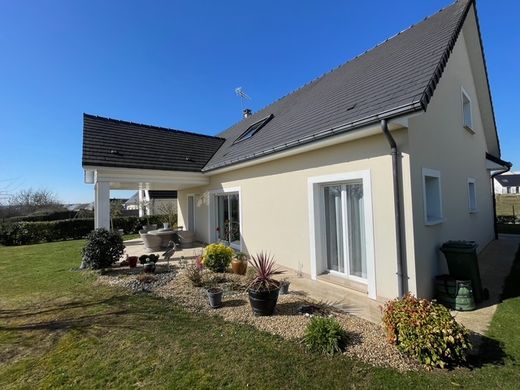 Maison de luxe à Rivery, Somme