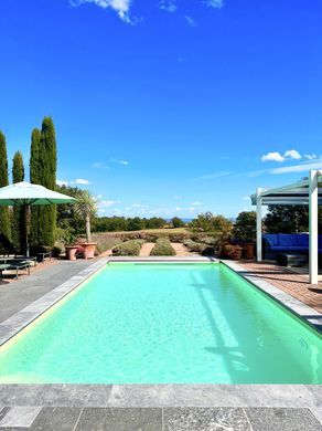 Luxury home in Montaiguët-en-Forez, Allier