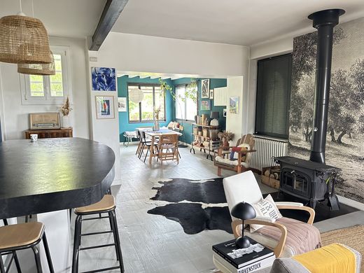 Luxe woning in Fontaine-lès-Dijon, Cote d'Or