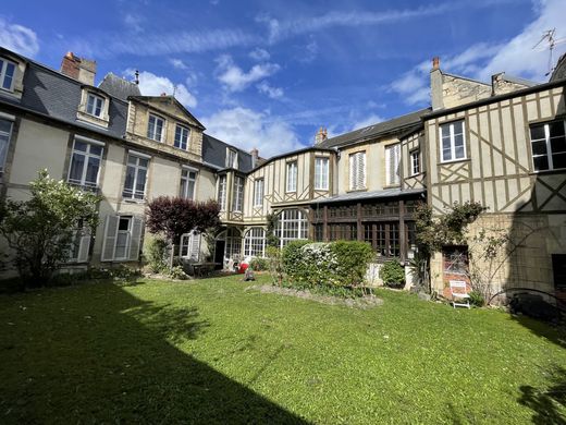 Maison de luxe à Caen, Calvados