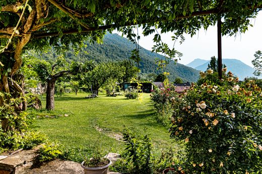 Вилла, Capoulet-et-Junac, Ariège
