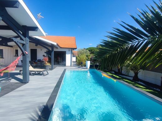 Luxury home in Biscarrosse, Landes