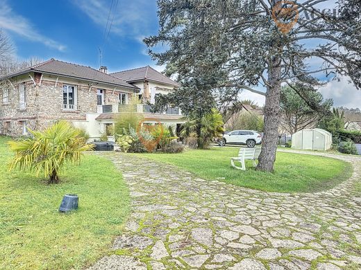 Luxus-Haus in Montlignon, Val d'Oise