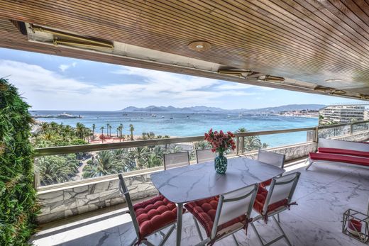 Apartment / Etagenwohnung in Cannes, Alpes-Maritimes