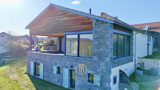 Maison de luxe à Massiac, Cantal