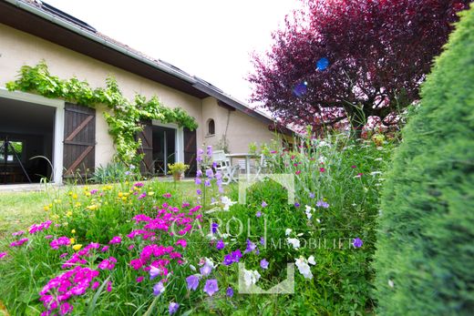 Casa di lusso a Annecy-le-Vieux, Alta Savoia