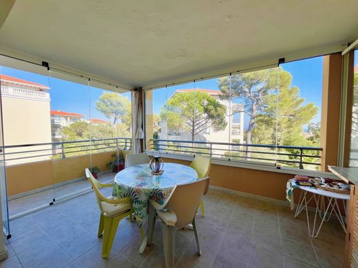 Apartment in Saint-Aygulf, Var