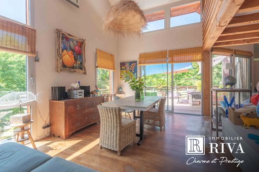 منزل ﻓﻲ Quinsac, Gironde