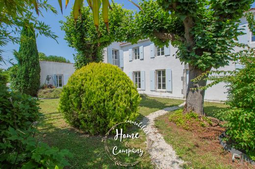 Casa di lusso a Étaules, Charente-Maritime