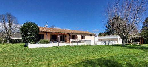 Luxury home in Cuxac-Cabardès, Aude
