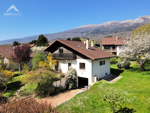 Πολυτελή κατοικία σε Thoiry, Ain