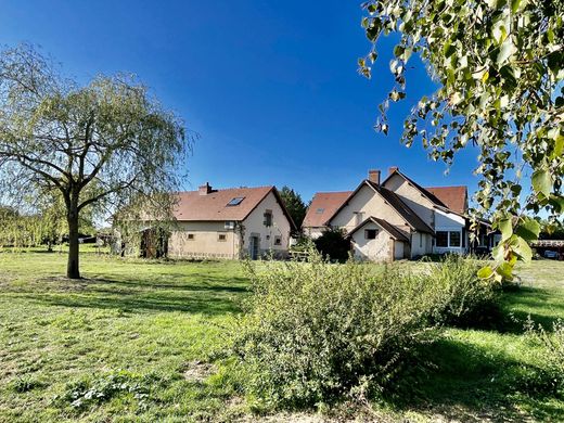 Demeure ou Maison de Campagne à Moulins, Allier