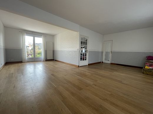 منزل ﻓﻲ Sucy-en-Brie, Val-de-Marne