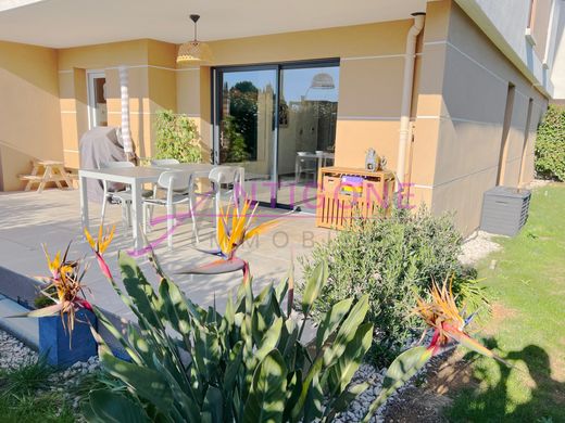 Apartment / Etagenwohnung in Six-Fours-les-Plages, Var