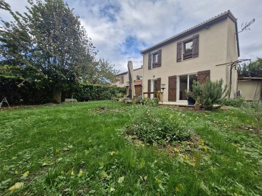 호화 저택 / Genas, Rhône