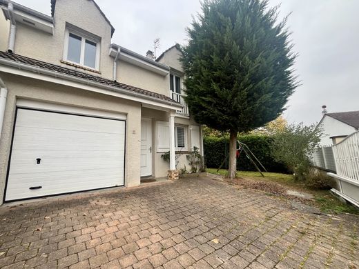 منزل ﻓﻲ Villepreux, Yvelines