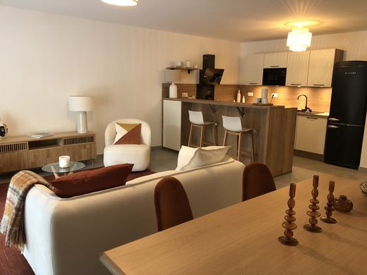 Apartment / Etagenwohnung in Nîmes, Gard