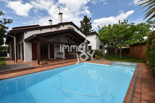 Luxury home in Cugnaux, Upper Garonne