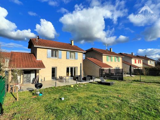Luxe woning in Saint-Genis-Pouilly, Ain