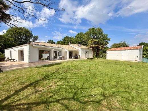Maison de luxe à Vairé, Vendée