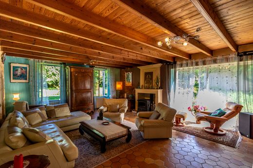 Casa di lusso a Pessines, Charente-Maritime