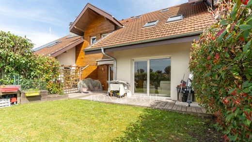 Metz-Tessy, Haute-Savoieの高級住宅