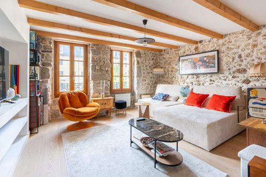 Apartment / Etagenwohnung in Annecy, Haute-Savoie