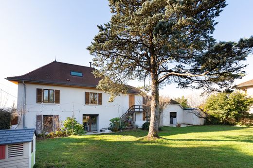 Luxury home in Chimilin, Isère