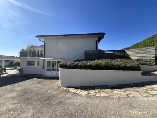 Luxury home in Injoux-Génissiat, Ain