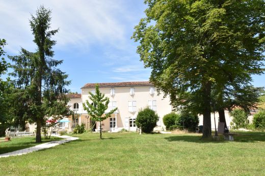 Luxury home in La Rochefoucauld, Charente