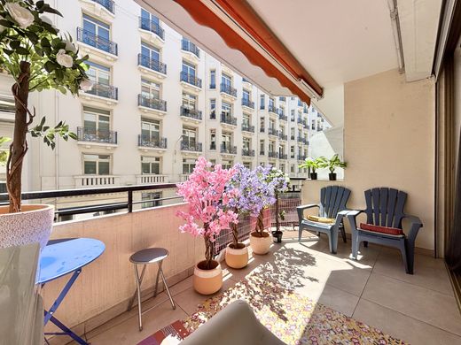 Apartment / Etagenwohnung in Cannes, Alpes-Maritimes