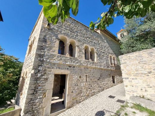 Zamek w Sainte-Jalle, Drôme