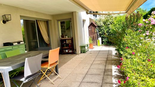 Apartment in Sainte-Foy-lès-Lyon, Rhône