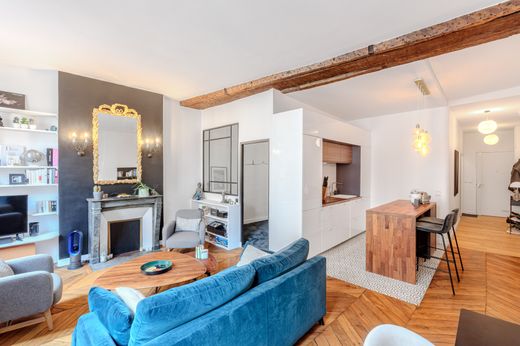 Apartment in Chatelet les Halles, Louvre-Tuileries, Palais Royal, Paris