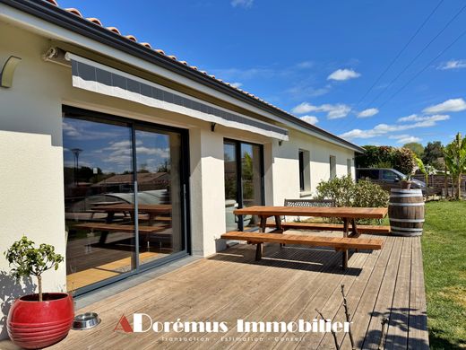Luxury home in Latresne, Gironde