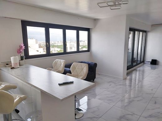 Apartment in Courbevoie, Hauts-de-Seine
