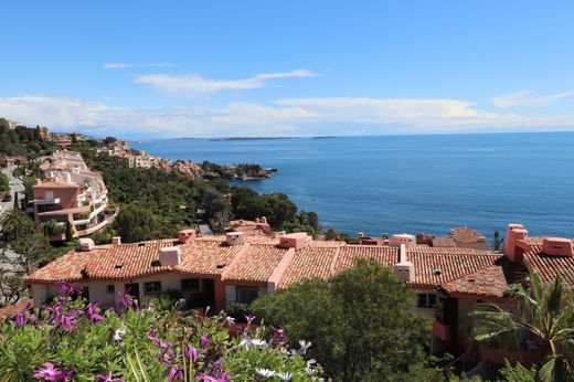 Apartment / Etagenwohnung in Théoule-sur-Mer, Alpes-Maritimes