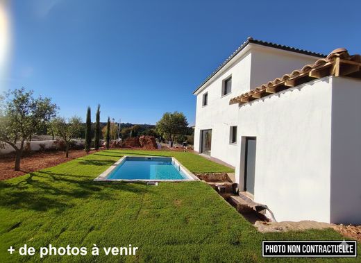 Murles, Héraultのヴィラ