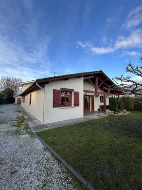 Luxe woning in Sainte-Eulalie, Gironde