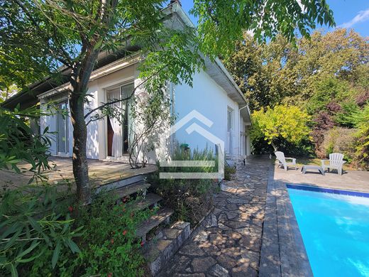 Luxus-Haus in Mérignac, Gironde