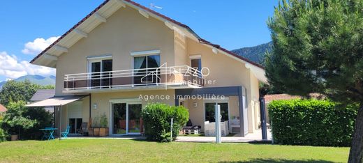 La Tour, Haute-Savoieの高級住宅