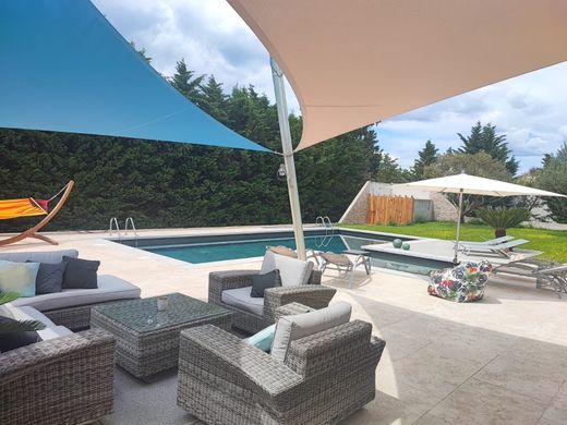 Luxury home in Pernes-les-Fontaines, Vaucluse