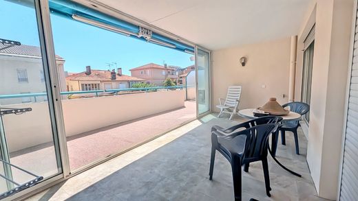 Apartment / Etagenwohnung in Fréjus, Var