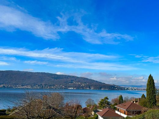 Apartment in Veyrier-du-Lac, Haute-Savoie