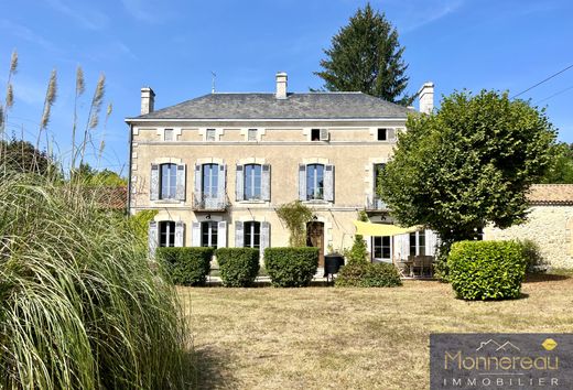 Πολυτελή κατοικία σε Montguyon, Charente-Maritime